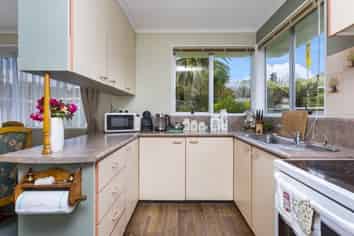 24 Shanly Street, Brown Owl