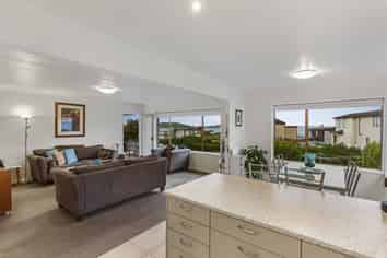 3/4 Marama Street, Castor Bay