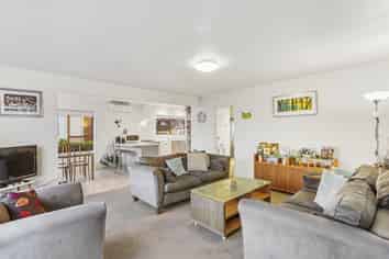 3/4 Marama Street, Castor Bay