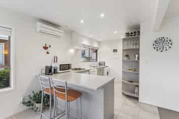 3/4 Marama Street, Castor Bay