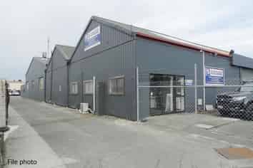 High Profile - Showroom/Warehouse & Large Yard