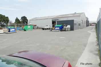 High Profile - Showroom/Warehouse & Large Yard