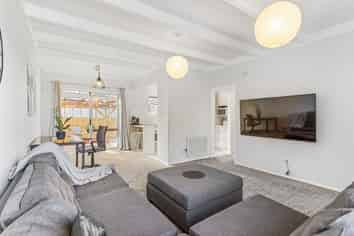 3/172 Beach Haven Road, Beach Haven