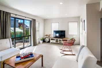 2/64 Schnapper Rock Road, Albany