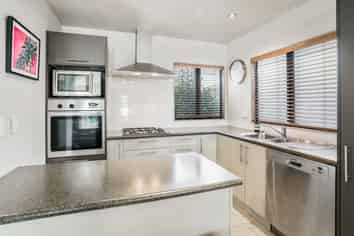 2/64 Schnapper Rock Road, Albany