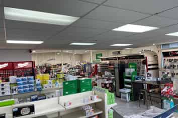 Bulk Retail Space with High Exposure!