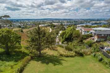10 Felton Mathew Avenue, Saint Johns