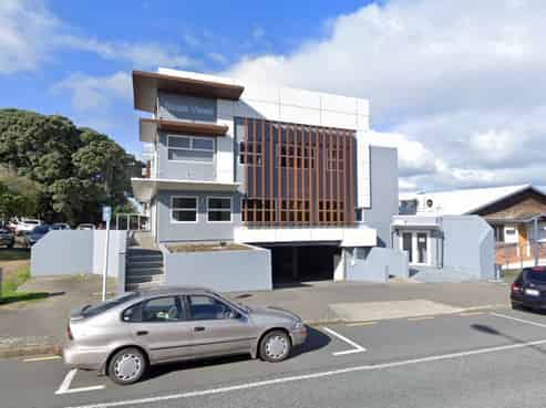 CBD office with 7 carparks!