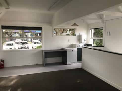 CBD office with 7 carparks!