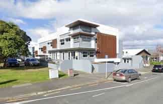 CBD office with 7 carparks!