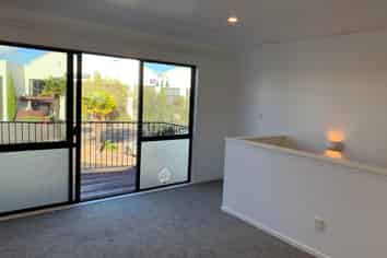 REFURBISHED ALBANY LIVE AND WORK