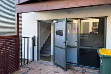 REFURBISHED ALBANY LIVE AND WORK