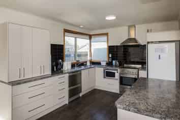 15 Greenock Street, Redwood