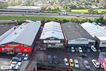 Prime Showroom/warehouse on Wairau