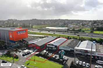 Prime Showroom/warehouse on Wairau