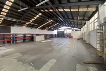 1,000sqm Road Front Warehouse with Yard