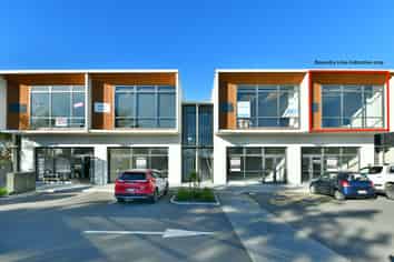 BRAND NEW COMMERCIAL UNIT IN BOOM AREA