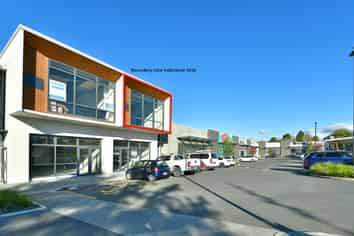 BRAND NEW COMMERCIAL UNIT IN BOOM AREA