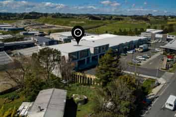 BRAND NEW COMMERCIAL UNIT IN BOOM AREA