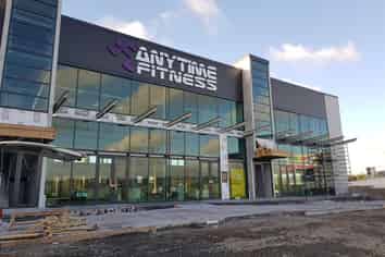 High visibility retail space on Ormiston Road