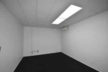 165M² AFFORDABLE OFFICE FOR LEASE