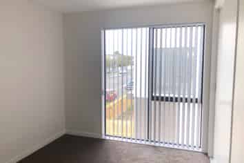 1/21 Akoranga Dr, Northcote