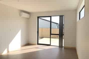 1/21 Akoranga Dr, Northcote