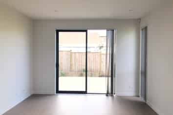 5/21 Akoranga Dr , Northcote