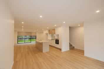 52 Seafarer Crescent, Stanmore Bay