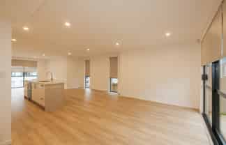 52 Seafarer Crescent, Stanmore Bay