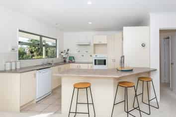 63 Bartholomew Drive, Grandview Heights