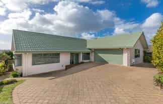 63 Bartholomew Drive, Grandview Heights