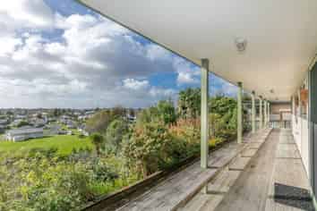 63 Bartholomew Drive, Grandview Heights