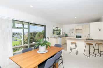 63 Bartholomew Drive, Grandview Heights