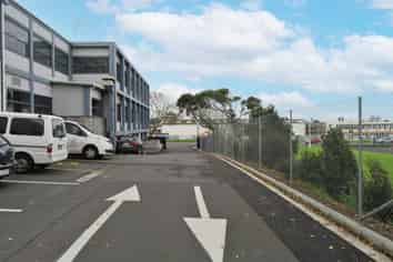 200M² AFFORDABLE SPACE FOR LEASE