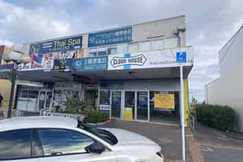 High profile Birkenhead retail 