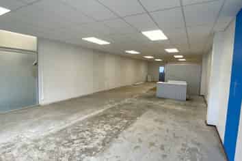 High profile Birkenhead retail 