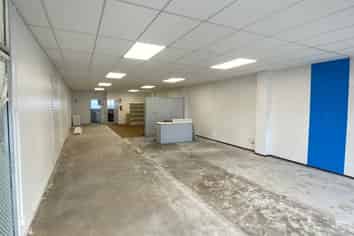 High profile Birkenhead retail 