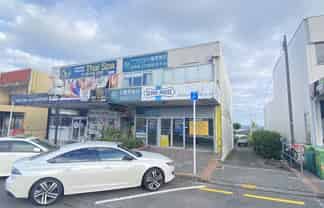 High profile Birkenhead retail 
