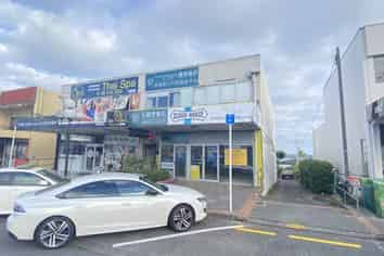High profile Birkenhead retail 
