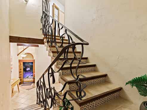 102 Opanuku Road, Waiatarua