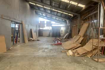 Affordable warehouse with yard - 1,000sqm 