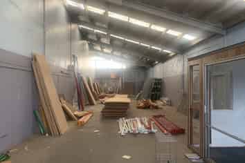 Affordable warehouse with yard - 1,000sqm 