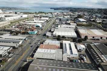 Affordable warehouse with yard - 1,000sqm 