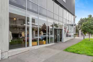 MODERN CORNER FREEHOLD