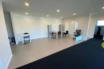 Modern new office/retail space in central Paraparaumu