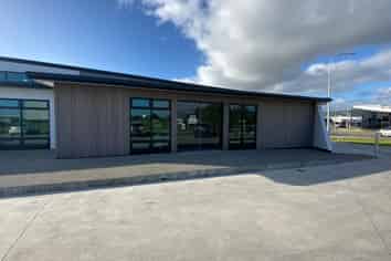 Modern new office/retail space in central Paraparaumu