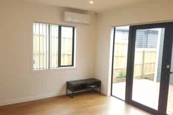 22 Dinning Road, Riverhead