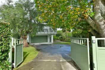 98 The Circle, Manly