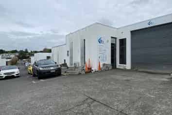 Bite-sized industrial unit for lease